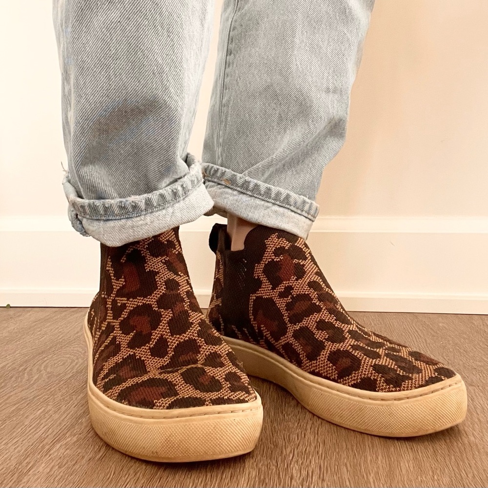 Rothys Limited Edition Wildcat Print Chelsea Boots - Picture 3 of 9